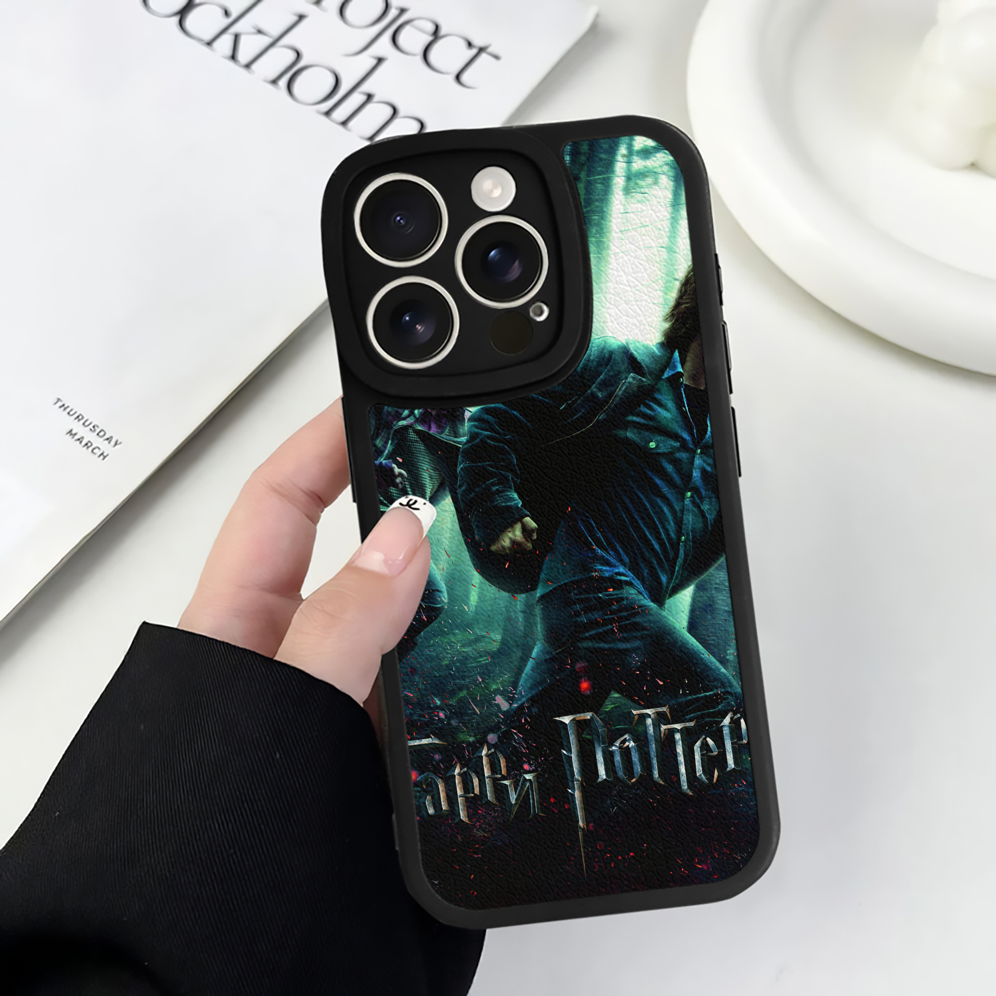（画像用） Harry Potter ハリー・ポッターシリーズ 【iPhone 16シリーズ対応】シリコンスマホケース（レザー調） 材質：シリコン